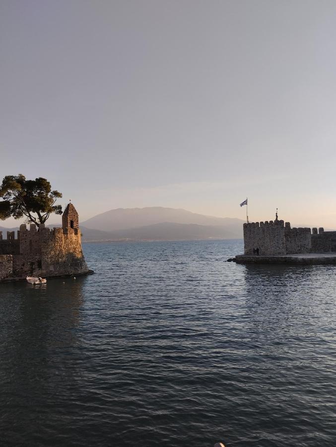 Πέτρινο Στη Θάλασσα Apartment Nafpaktos Exterior photo